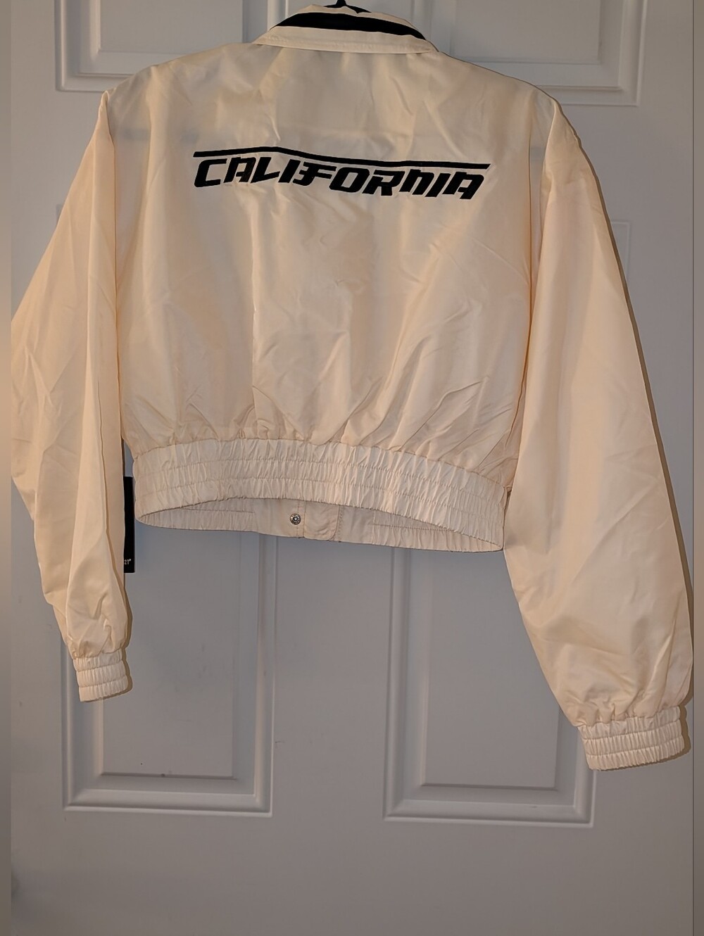 Forever 21 Cropped Bomber Jacket Size Small Creamy White NWT - Picture 9 of 9